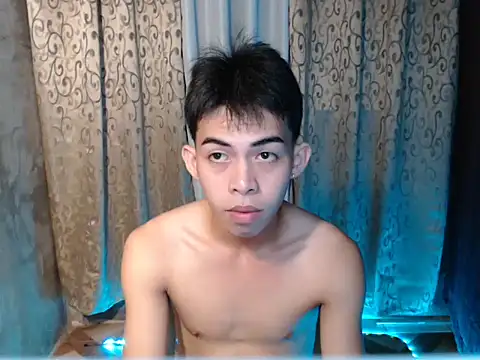 Snapshot of Urhotsilverboy chatting on November 27, 2025, 4:02 am Urhotsilverboy online show from November 27, 2025, 4:02 am