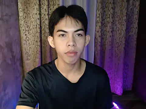 Snapshot of Urhotsilverboy chatting on December 18, 2025, 3:55 am Urhotsilverboy online show from December 18, 2025, 3:55 am