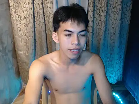 Snapshot of Urhotsilverboy chatting on December 2, 2025, 3:25 pm Urhotsilverboy online show from December 2, 2025, 3:25 pm