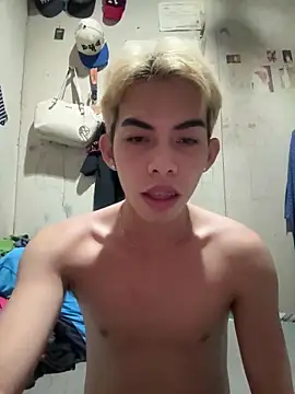 Snapshot of Urhotsilverboy chatting on June 10, 2026, 6:20 pm Urhotsilverboy online show from June 10, 2026, 6:20 pm