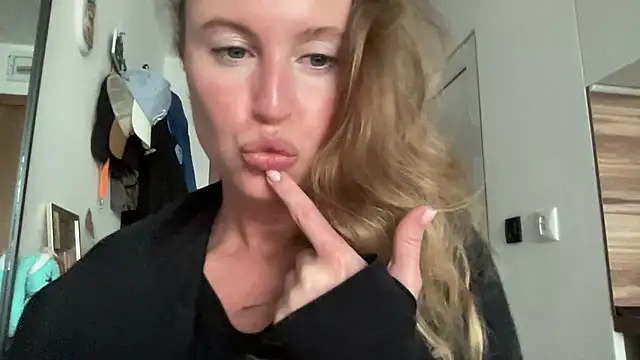 Snapshot of Ameli8 chatting on November 5, 2025, 12:52 pm Ameli8 online show from November 5, 2025, 12:52 pm