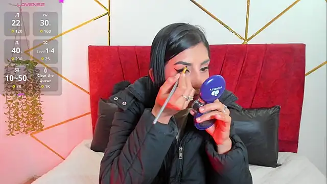 Paris Evans  online show from December 5, 2025, 11:42 am