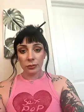 Snapshot of LoveDovexxx chatting on November 6, 2025, 7:40 pm LoveDovexxx online show from November 6, 2025, 7:40 pm