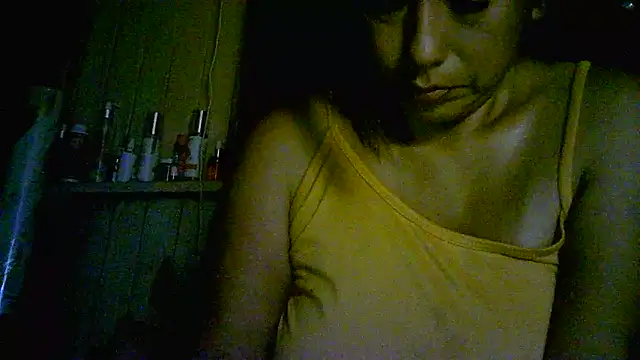 Zulreyna online show from March 15, 2026, 4:08 am