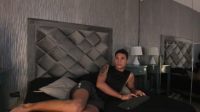 Snapshot of Dominic_Burk chatting on November 8, 2025, 7:06 pm Dominic Burk online show from November 8, 2025, 7:06 pm