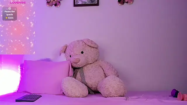 Snapshot of Nyra_lux16 chatting on December 2, 2025, 7:54 am Nyra lux16 online show from December 2, 2025, 7:54 am