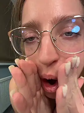 Snapshot of EveLunny chatting on February 3, 2026, 3:59 am EveLunny online show from February 3, 2026, 3:59 am