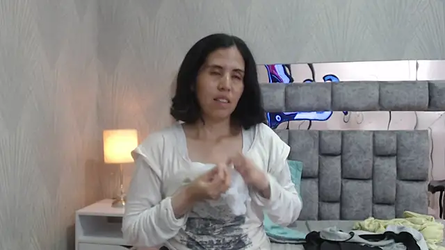 GiselaZivic online show from April 2, 2026, 1:29 pm