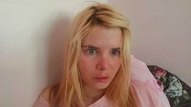 Snapshot of HornyElena chatting on July 13, 2026, 12:59 pm HornyElena online show from July 13, 2026, 12:59 pm