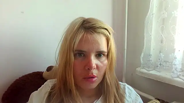 HornyElena online show from April 9, 2026, 4:24 pm