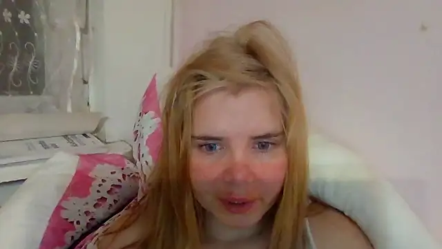 Snapshot of HornyElena chatting on February 5, 2026, 5:53 pm HornyElena online show from February 5, 2026, 5:53 pm