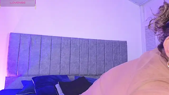 CurvyRosse  online show from December 15, 2025, 12:11 pm