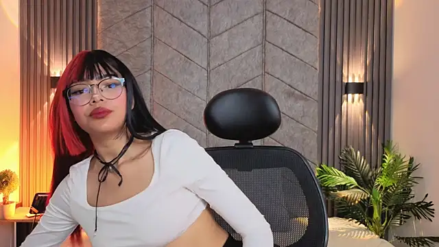 Snapshot of _ViolletteNoir_ chatting on November 22, 2025, 8:08 pm ViolletteNoir online show from November 22, 2025, 8:08 pm