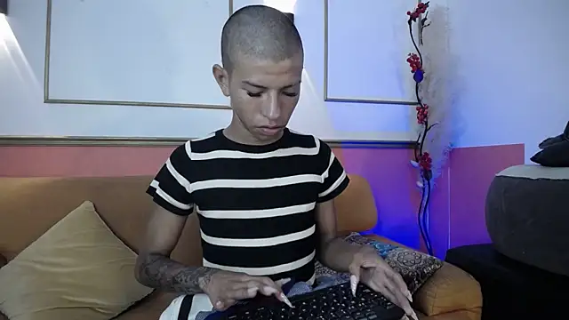 Snapshot of Tessachains_2_ chatting on November 20, 2025, 12:50 pm Tessachains 2 online show from November 20, 2025, 12:50 pm