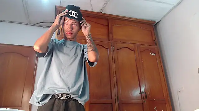 Snapshot of Tessachains_2_ chatting on February 10, 2026, 1:32 pm Tessachains 2 online show from February 10, 2026, 1:32 pm