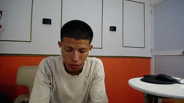 Snapshot of Tessachains_2_ chatting on December 17, 2025, 3:33 am Tessachains 2 online show from December 17, 2025, 3:33 am