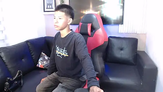 Snapshot of Tessachains_2_ chatting on January 8, 2026, 3:23 am Tessachains 2 online show from January 8, 2026, 3:23 am