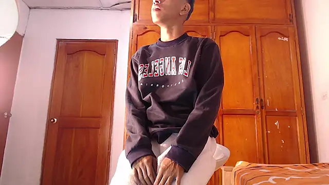 Snapshot of Tessachains_2_ chatting on February 13, 2026, 3:50 am Tessachains 2 online show from February 13, 2026, 3:50 am