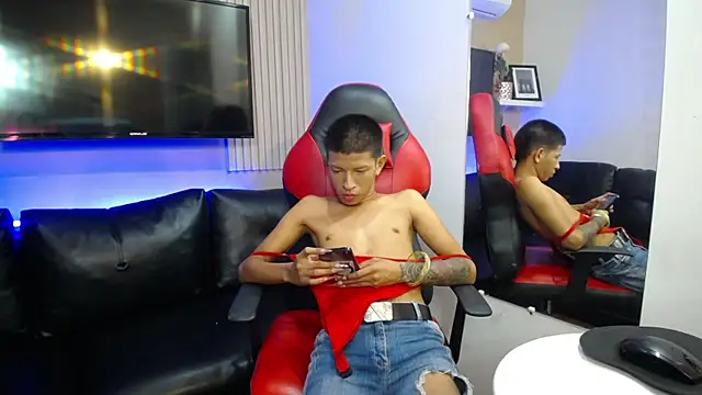 Snapshot of Tessachains_2_ chatting on December 20, 2025, 4:59 am Tessachains 2 online show from December 20, 2025, 4:59 am