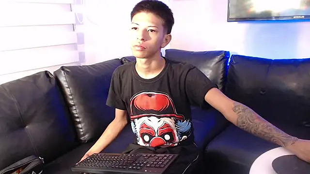 Snapshot of Tessachains_2_ chatting on January 13, 2026, 4:11 pm Tessachains 2 online show from January 13, 2026, 4:11 pm