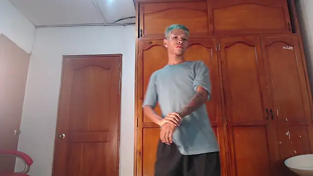 Snapshot of Tessachains_2_ chatting on February 16, 2026, 11:35 pm Tessachains 2 online show from February 16, 2026, 11:35 pm