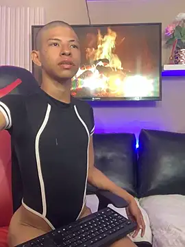 Snapshot of Tessachains_2_ chatting on November 18, 2025, 12:30 pm Tessachains 2 online show from November 18, 2025, 12:30 pm