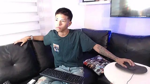 Snapshot of Tessachains_2_ chatting on January 9, 2026, 4:03 pm Tessachains 2 online show from January 9, 2026, 4:03 pm