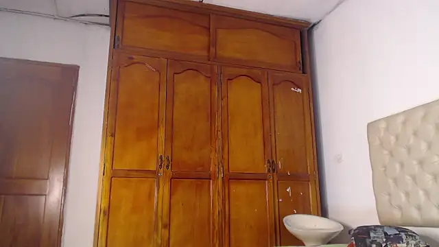 Snapshot of Tessachains_2_ chatting on February 16, 2026, 5:28 am Tessachains 2 online show from February 16, 2026, 5:28 am