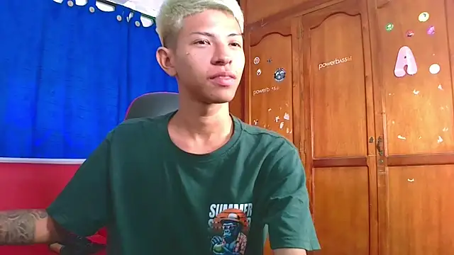 Snapshot of Tessachains_2_ chatting on February 25, 2026, 4:40 pm Tessachains 2 online show from February 25, 2026, 4:40 pm