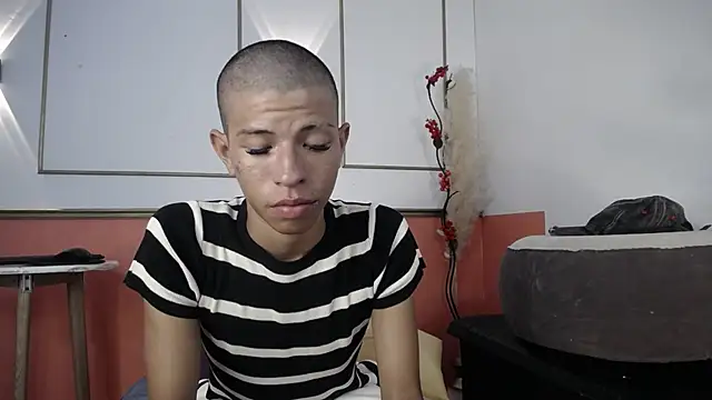 Snapshot of Tessachains_2_ chatting on November 19, 2025, 11:16 pm Tessachains 2 online show from November 19, 2025, 11:16 pm