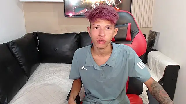 Snapshot of Tessachains_2_ chatting on November 17, 2025, 2:26 am Tessachains 2 online show from November 17, 2025, 2:26 am