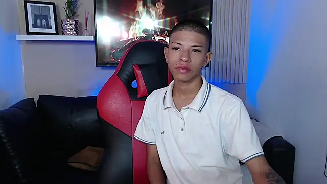 Snapshot of Tessachains_2_ chatting on December 1, 2025, 1:34 pm Tessachains 2 online show from December 1, 2025, 1:34 pm