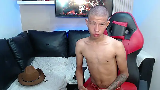 Snapshot of Tessachains_2_ chatting on November 17, 2025, 2:32 pm Tessachains 2 online show from November 17, 2025, 2:32 pm