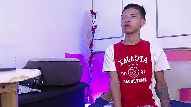 Snapshot of Tessachains_2_ chatting on December 19, 2025, 4:49 am Tessachains 2 online show from December 19, 2025, 4:49 am