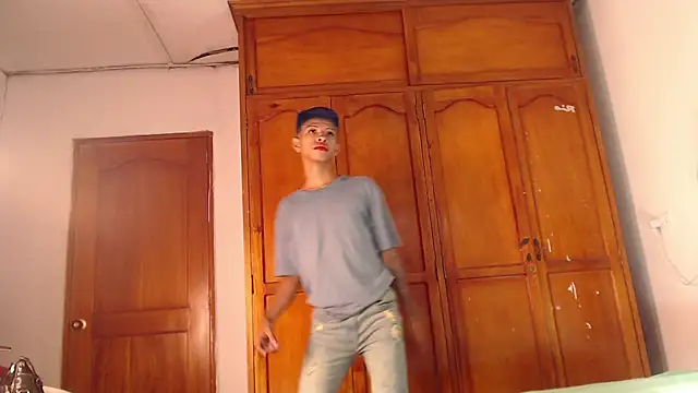 Snapshot of Tessachains_2_ chatting on February 14, 2026, 1:55 pm Tessachains 2 online show from February 14, 2026, 1:55 pm