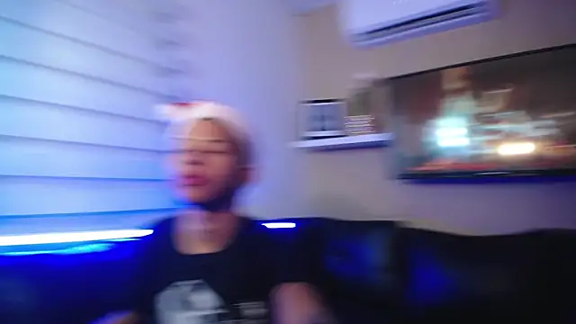 Snapshot of Tessachains_2_ chatting on December 23, 2025, 4:23 am Tessachains 2 online show from December 23, 2025, 4:23 am