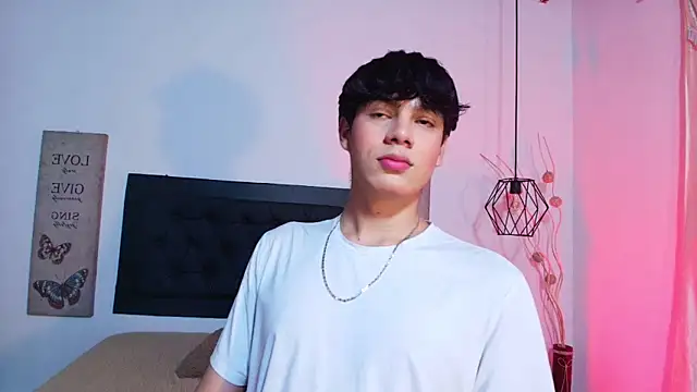 Isaac Kurtt online show from November 21, 2025, 7:57 pm