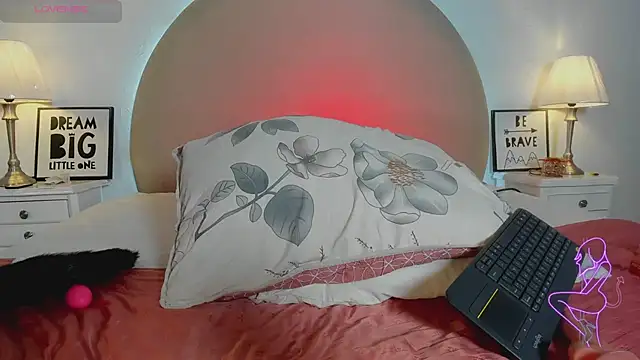 honey vixen  online show from February 19, 2026, 8:50 pm