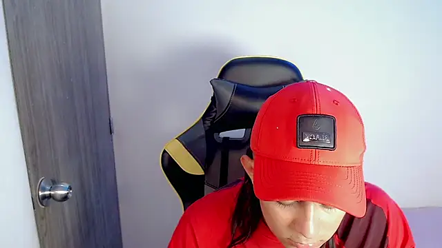 Tatann 18 online show from November 6, 2025, 7:18 pm