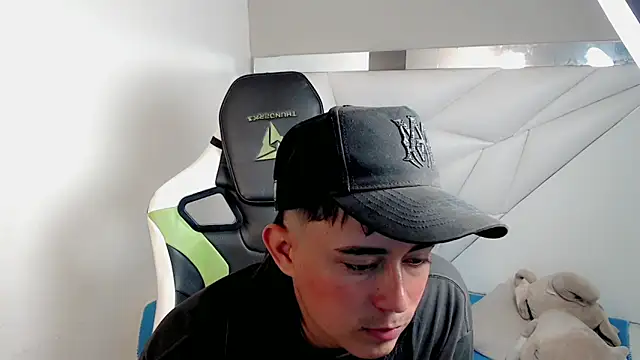 Tatann 18 online show from December 5, 2025, 4:00 am