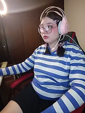 Snapshot of Michi_sauria1 chatting on July 15, 2026, 12:56 pm Michi sauria1 online show from July 15, 2026, 12:56 pm