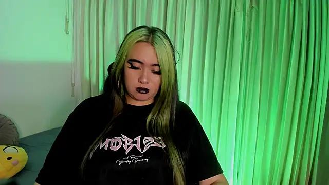 Lilith Zenith  online show from December 15, 2025, 4:07 am