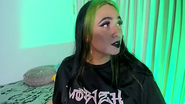 Lilith Zenith  online show from December 5, 2025, 4:33 am