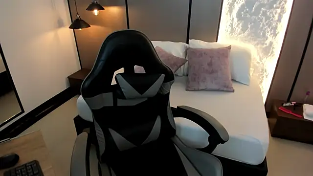 coral rosse  online show from November 15, 2025, 12:14 am