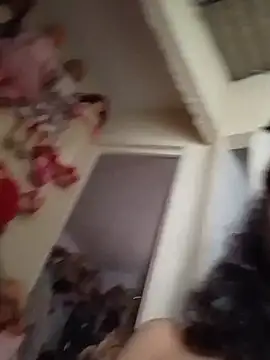 kiaralenon online show from November 6, 2025, 2:43 pm