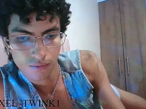 Snapshot of axel_love13 chatting on November 11, 2025, 12:05 am axel love13 online show from November 11, 2025, 12:05 am