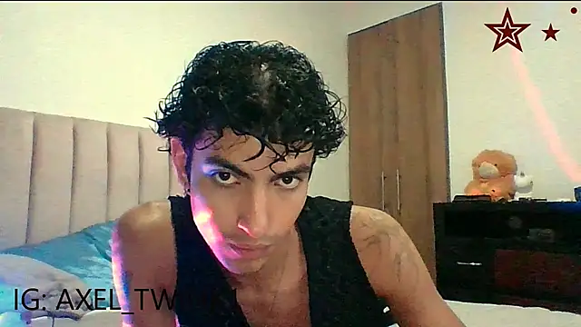 axel love13 online show from December 3, 2025, 10:42 pm