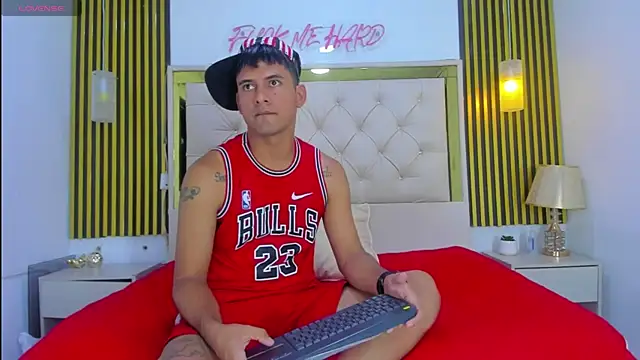 Snapshot of KEVIN_MCKINLEY chatting on November 8, 2025, 5:22 am KEVIN MCKINLEY online show from November 8, 2025, 5:22 am