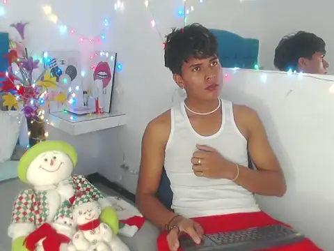 Valentino Lane online show from December 2, 2025, 1:46 pm