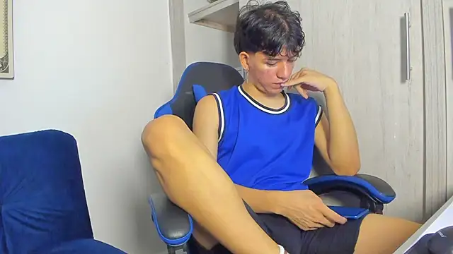 Snapshot of fredd_cs chatting on November 7, 2025, 6:56 pm fredd cs online show from November 7, 2025, 6:56 pm